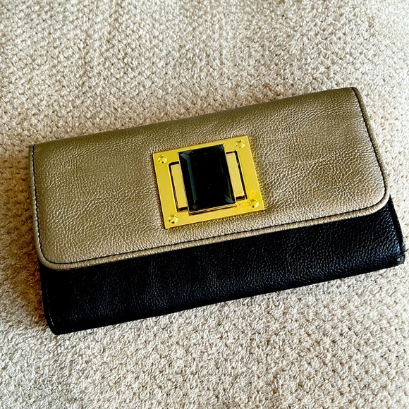 Steve Madden Handbags - 🔲Steve Madden Metallic Wallet